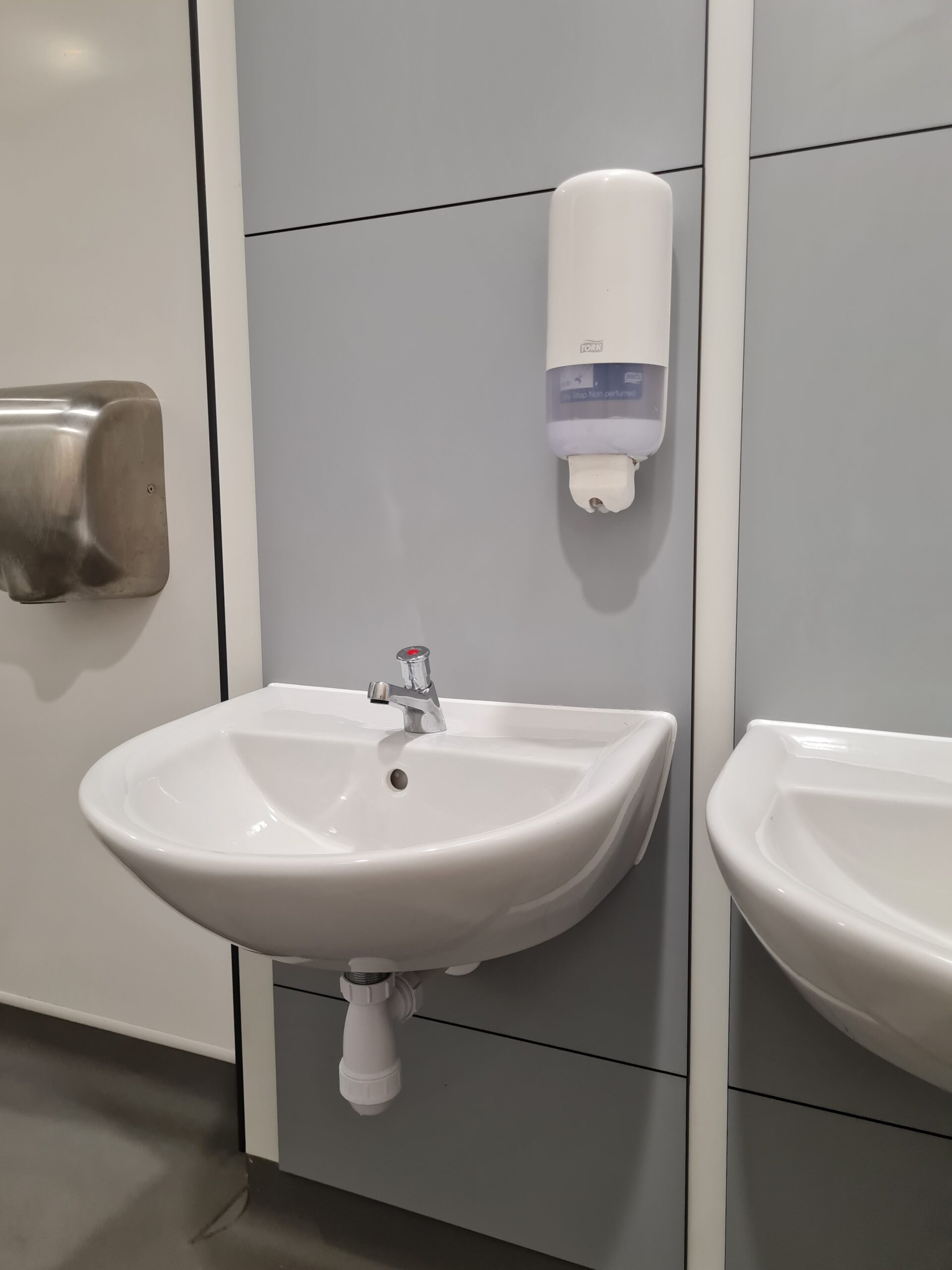 wall hung basin