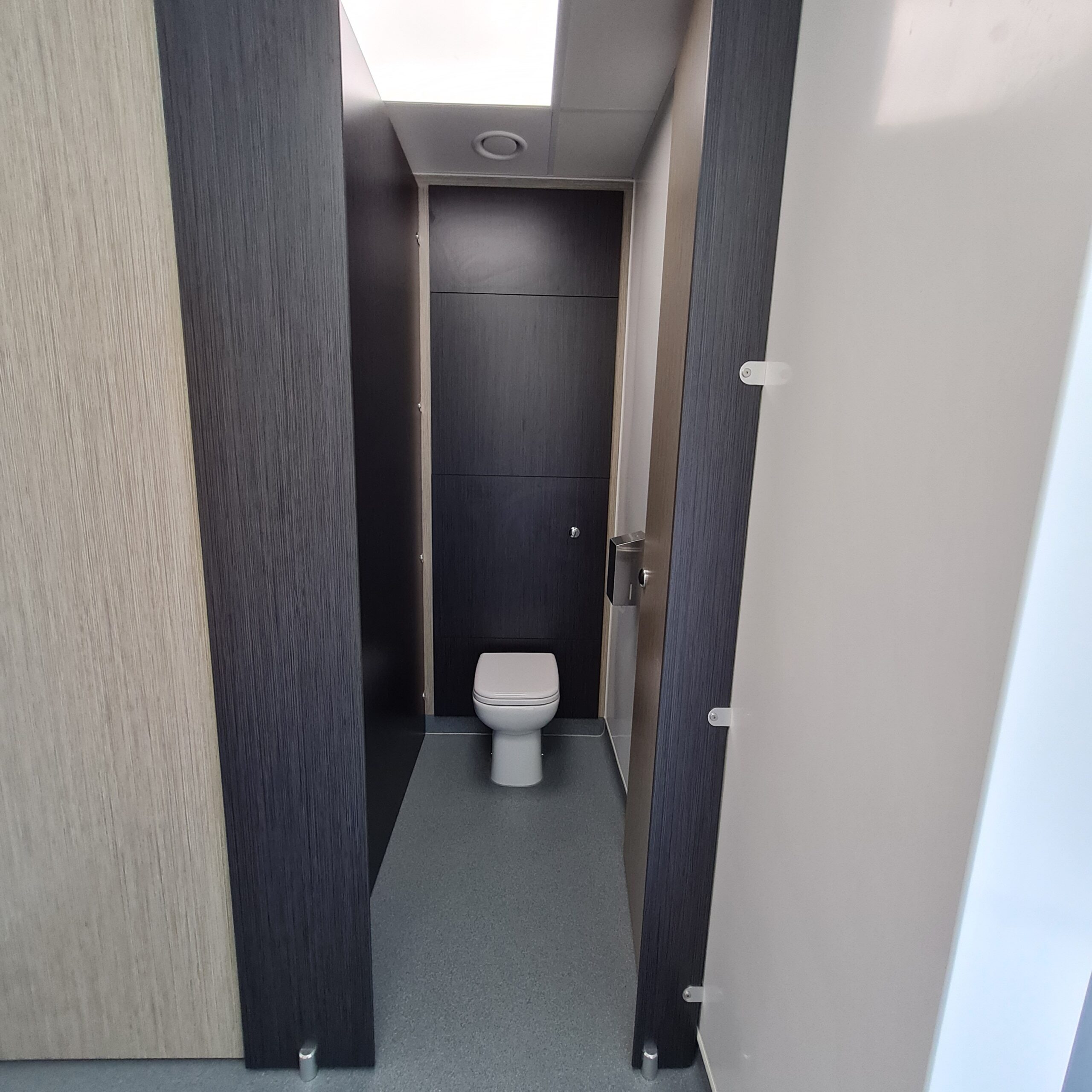 toilet rubicle