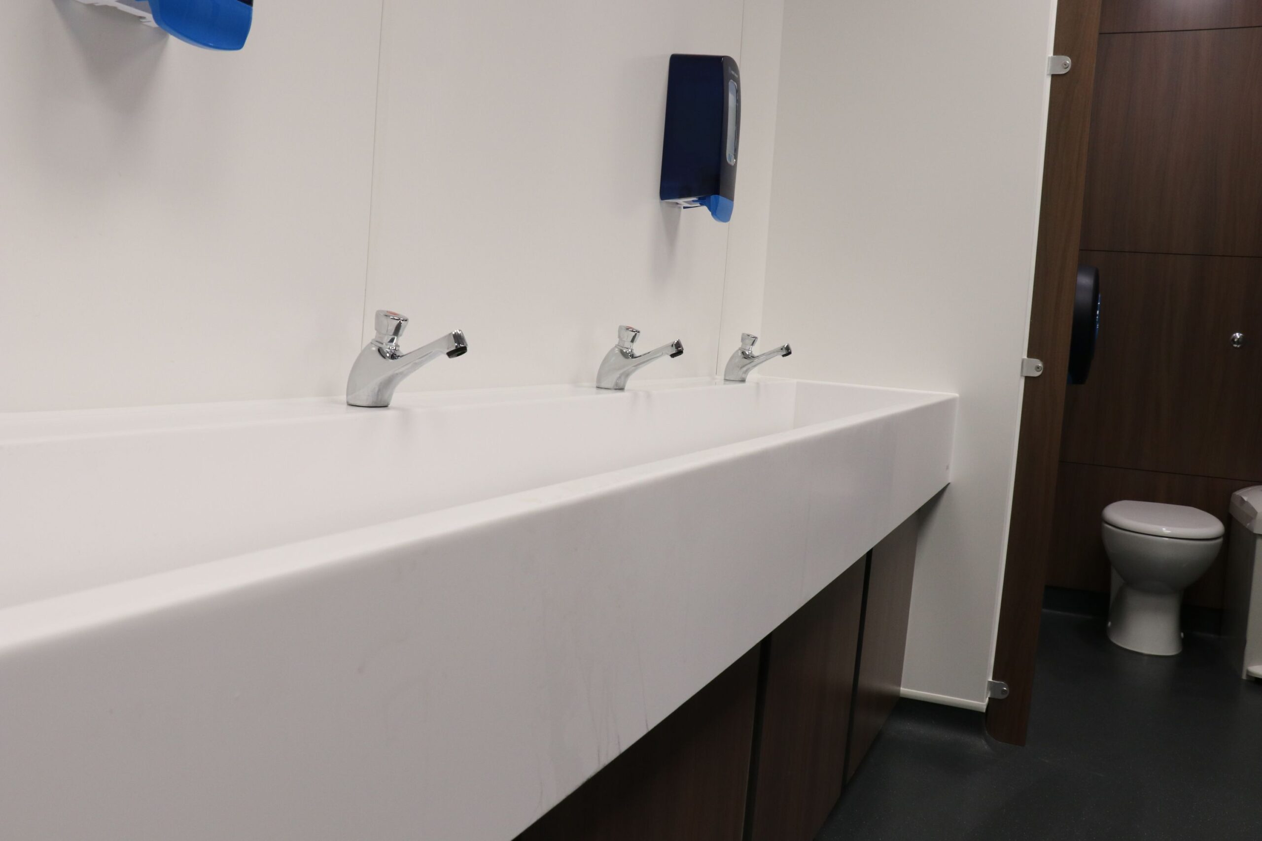 Corian washtrough