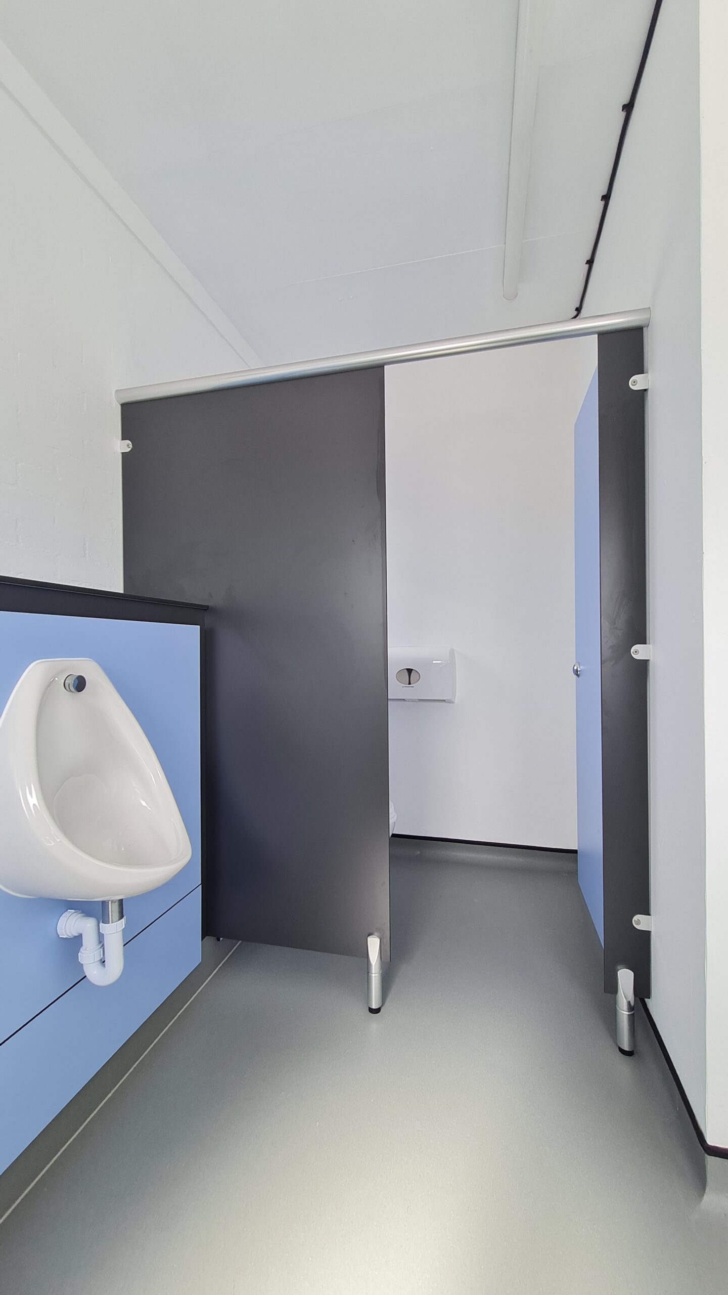 urinal on ducting