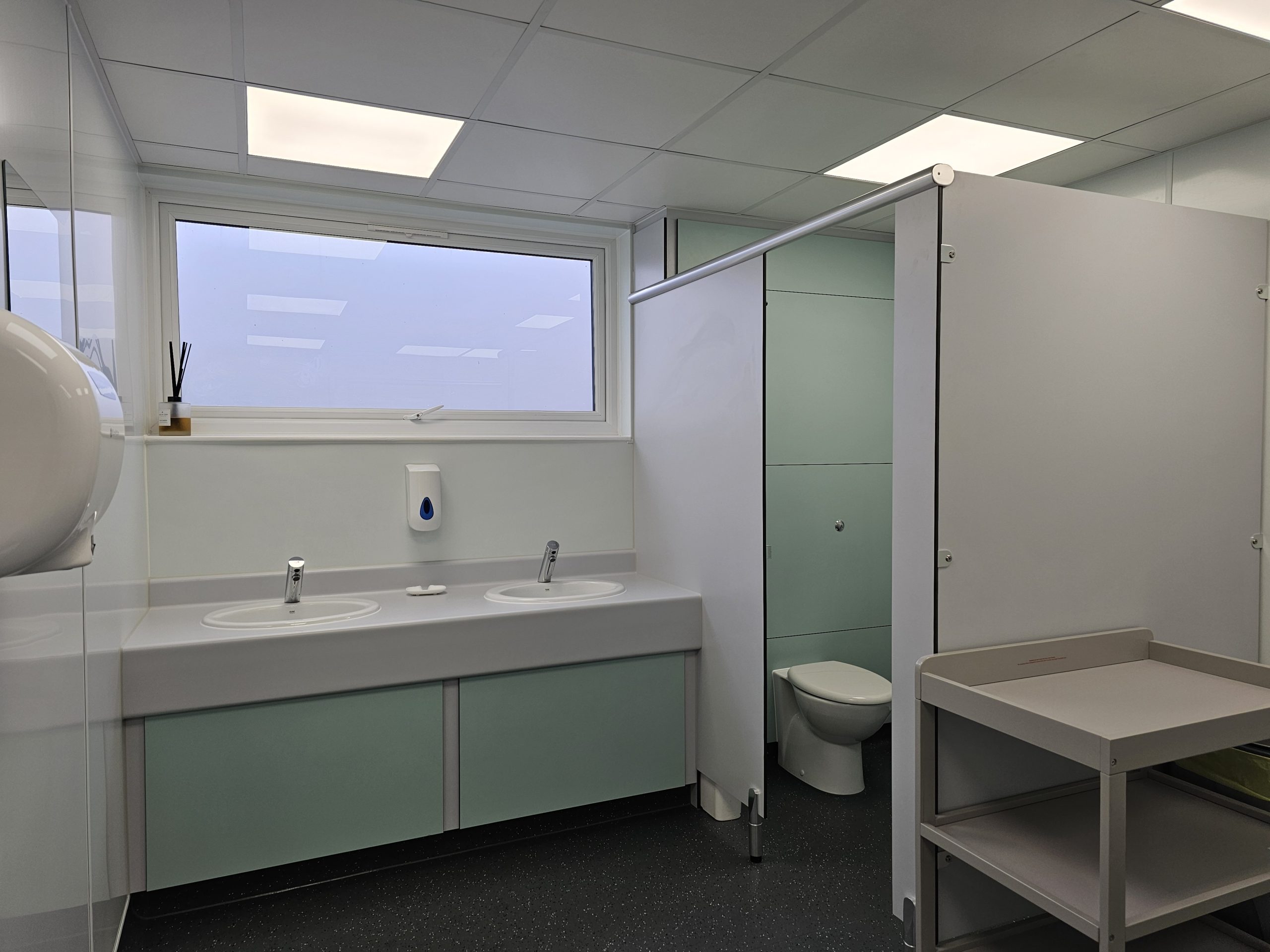 solid grade laminate cubicle